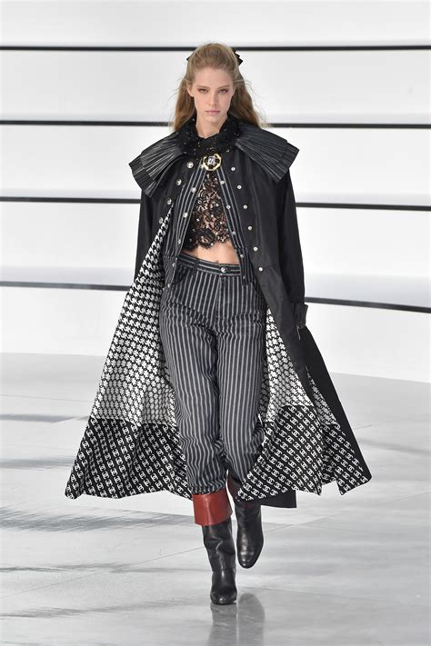 défilé chanel hiver 2020|Les nouvelles tendances Chanel : le velours, le look cavalier et .